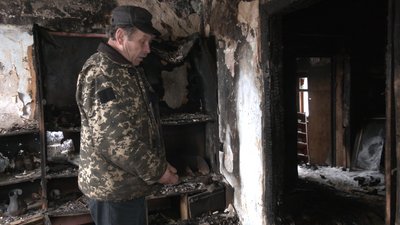 10 пожеж за рік: на Волині сусіди воюють з чоловіком, який постійно підпалює власний будинок 10 пожеж за рік: на Волині сусіди воюють з чоловіком, який постійно підпалює власний будинок