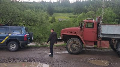 Прикарпатські поліцейські затримали крадія гравію Прикарпатські поліцейські затримали крадія гравію