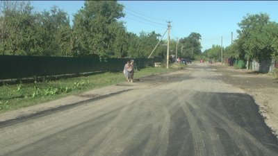 Жителі Яришівки на Вінниччині незадоволені тим, як асфальтують центральну дорогу села