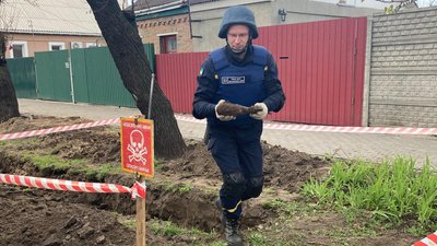 У Черкасах поблизу житлового будинку знайшли міну