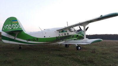 На Прикарпатті з літаків розкидають вакцину від сказу у диких тварин