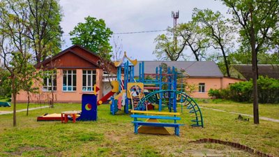 Сучасний дитмайданчик для дітей-сиріт: допомога від Суверенного Мальтійського Ордену