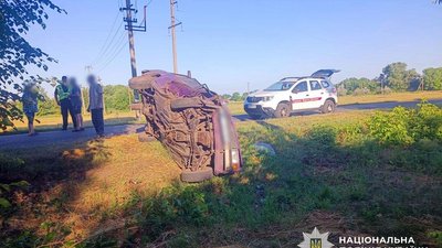 На Полтавщині перекинувся автомобіль ВАЗ: водій загинув на місці