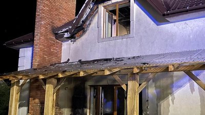 Суд призначив примусове лікування чоловіку, який підпалив будинок у Острозі на Рівненщині