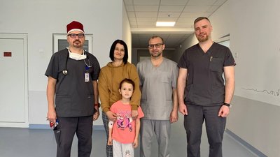 Василинка Приступа з мамою та медиками
