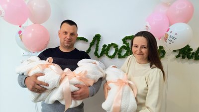 Подружжя Кукурудзи з доньками