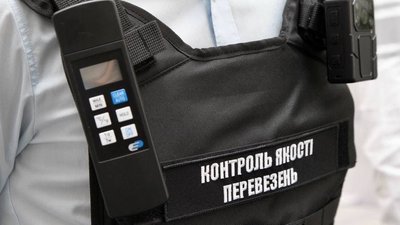 Камери та бронежилети. У Києві розпочали роботу нові інспектори Комунальної служби перевезень