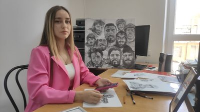 Надихнула "Пташка": лучанка малює портрети захисників Маріуполя Надихнула "Пташка": лучанка малює портрети захисників Маріуполя