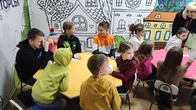 В хабі "Наш Краматорськ" відкрили освітню локацію для дітей-переселенців у Дніпрі В хабі "Наш Краматорськ" відкрили освітню локацію для дітей-переселенців у Дніпрі