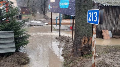 Через потепління та значні опади на Закарпатті фіксують перші підтоплення Через потепління та значні опади на Закарпатті фіксують перші підтоплення