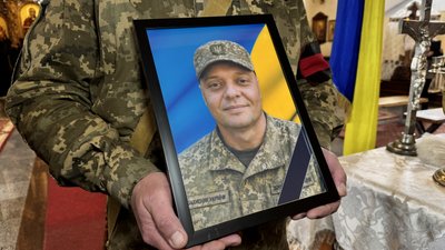 У Полтаві попрощалися із військовим Олександром Мельніковим