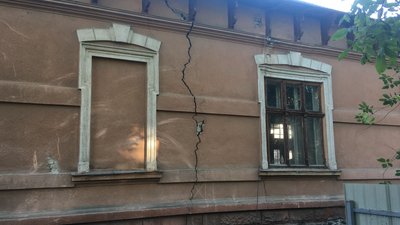 Відновлення чи вандалізм: у Франківську власник без дозволу ремонтує архітектурну пам’ятку Відновлення чи вандалізм: у Франківську власник без дозволу ремонтує архітектурну пам’ятку