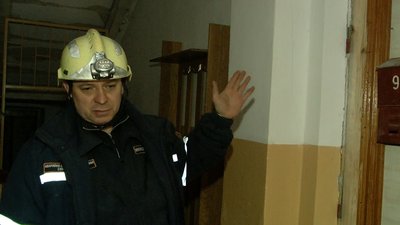 Запорізькі рятувальники розчищають від уламків квартири будинку, де стався вибух Запорізькі рятувальники розчищають від уламків квартири будинку, де стався вибух