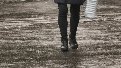 Лід на тротуарах: заступник Кернеса перепросив у харків'ян і подякував за терплячість Лід на тротуарах: заступник Кернеса перепросив у харків'ян і подякував за терплячість