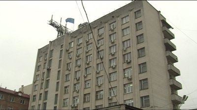 У Кропивницькому чоловік, який впав з даху 9-поверхівки, другий день знаходиться в реанімації