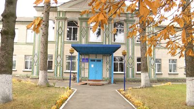 У селі на Житомирщині місцеві жителі зібралися на схід села, протестуючи проти оптимізації школи У селі на Житомирщині місцеві жителі зібралися на схід села, протестуючи проти оптимізації школи