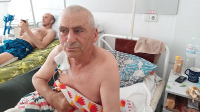 "Мене перекинуло в повітрі". Як проходить лікування поранених внаслідок обстрілів Харківщини "Мене перекинуло в повітрі". Як проходить лікування поранених внаслідок обстрілів Харківщини