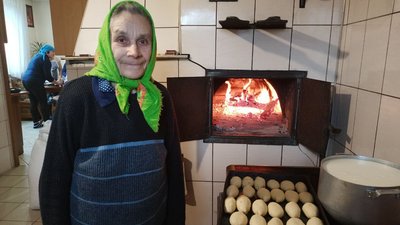 Тисяча пирогів щодня: волинські господині готують домашню випічку для бійців Тисяча пирогів щодня: волинські господині готують домашню випічку для бійців