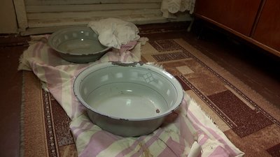 Негода у Херсоні: у будинку, де через пожежу згорів дах, позаливало квартири