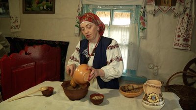 Житомирська етнографиня показала, як приготувати автентичну поліську кутю Житомирська етнографиня показала, як приготувати автентичну поліську кутю