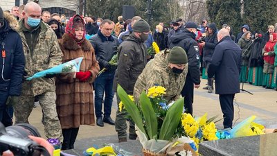 Тернополяни поклали квіти до пам’ятника Тарасу Шевченку