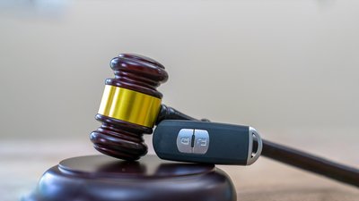 
Військового засудили до 3 років тюрми: він 18 разів сідав за кермо авто без прав