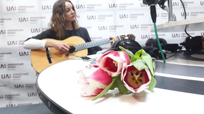 Миколаївська співачка Анна Славітяк розповіла про три українські жіночі пісні до свята