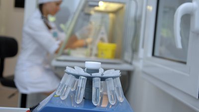 Чи можна вживати алкоголь та мочити місце щеплення після вакцинації. Пояснюють у МОЗ