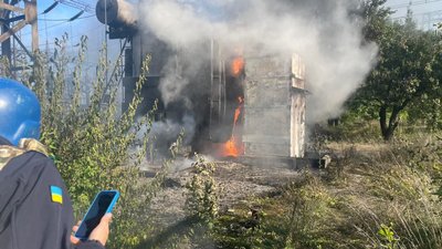 Через обстріл окупантів на Слов'янській ТЕС зайнялась пожежа