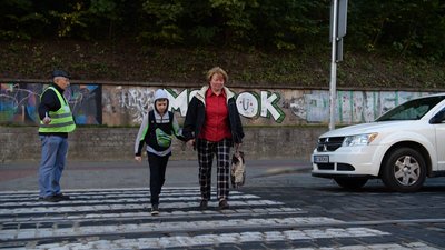 Біля Львівських шкіл продовжують працювати "жовті добродії"