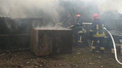 Трактор, легковий автомобіль та навантажувач: на Волині горіли три машини Трактор, легковий автомобіль та навантажувач: на Волині горіли три машини