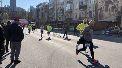 Без глядачів і в масках. У столиці стартував Kyiv Euro Marathon Без глядачів і в масках. У столиці стартував Kyiv Euro Marathon