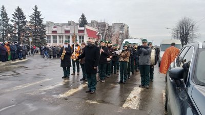 Сотні людей прийшли попрощатися з ексголовою Долини, який помер від COVID Сотні людей прийшли попрощатися з ексголовою Долини, який помер від COVID