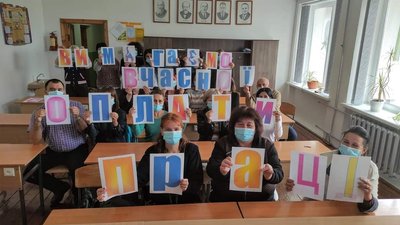 У Долинській громаді на Івано-Франківщині страйкують майже 90% педагогічних колективів У Долинській громаді на Івано-Франківщині страйкують майже 90% педагогічних колективів