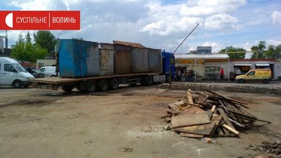 Ліву частину зачистили, на черзі права. Демонтажі на Луцькому ринку тривають Ліву частину зачистили, на черзі права. Демонтажі на Луцькому ринку тривають