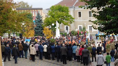 На Тернопільщині попрощалися із двома військовослужбовцями На Тернопільщині попрощалися із двома військовослужбовцями