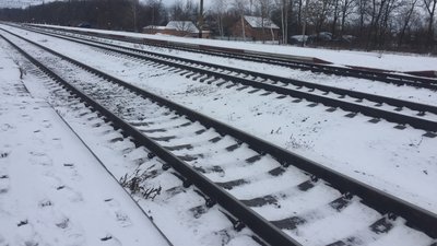 На залізничній станції Вінниччини люди залишилися без переходу через колії На залізничній станції Вінниччини люди залишилися без переходу через колії