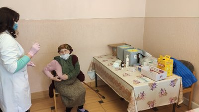 На Тернопільщині розпочали щеплення вакциною "СoronaVac" На Тернопільщині розпочали щеплення вакциною "СoronaVac"
