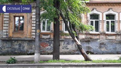 У Сумах вітер зламав кілька дерев У Сумах вітер зламав кілька дерев