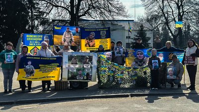 Учасники акції-нагадування у Помічній 22 березня 2026 року