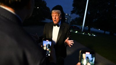 Президент США Дональд Трамп спілкується з пресою