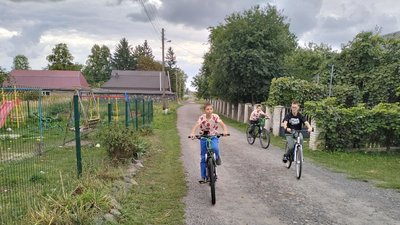«В нас як в мурашнику»: родина з Волині виховує 13 дітей, з яких 10 — прийомні «В нас як в мурашнику»: родина з Волині виховує 13 дітей, з яких 10 — прийомні