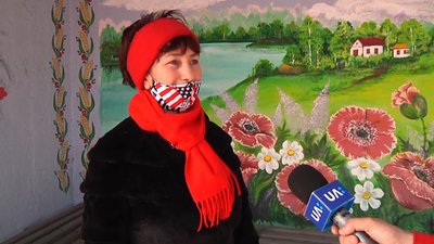 На Житомирщині художниця Світлана Войцехівська розмалювала 7 зупинок громадського транспорту