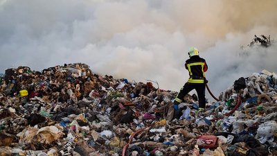 У місті Берегове на Закарпатті горіло сміттєзвалище