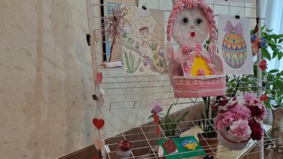 У громаді на Дніпропетровщині до Великодня відкрили виставку дитячих робіт