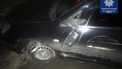 У Франківську п'яний водій поцупив дорожній знак
