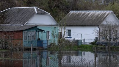 Вода під хатами Вода під хатами