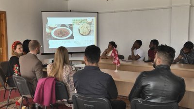 Іноземні студенти у Луцьку розповіли про культуру своїх країн Іноземні студенти у Луцьку розповіли про культуру своїх країн