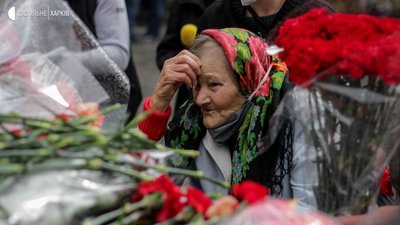 9 травня на Меморіалі Слави у Харкові — фоторепортаж 9 травня на Меморіалі Слави у Харкові — фоторепортаж