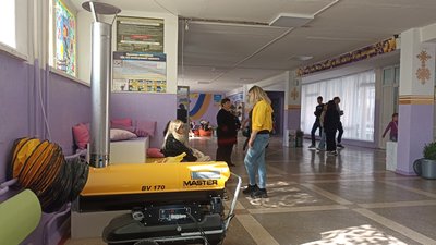 "Пункт незламності" знаходиться у фоє однієї зі шкіл "Пункт незламності" знаходиться у фоє однієї зі шкіл